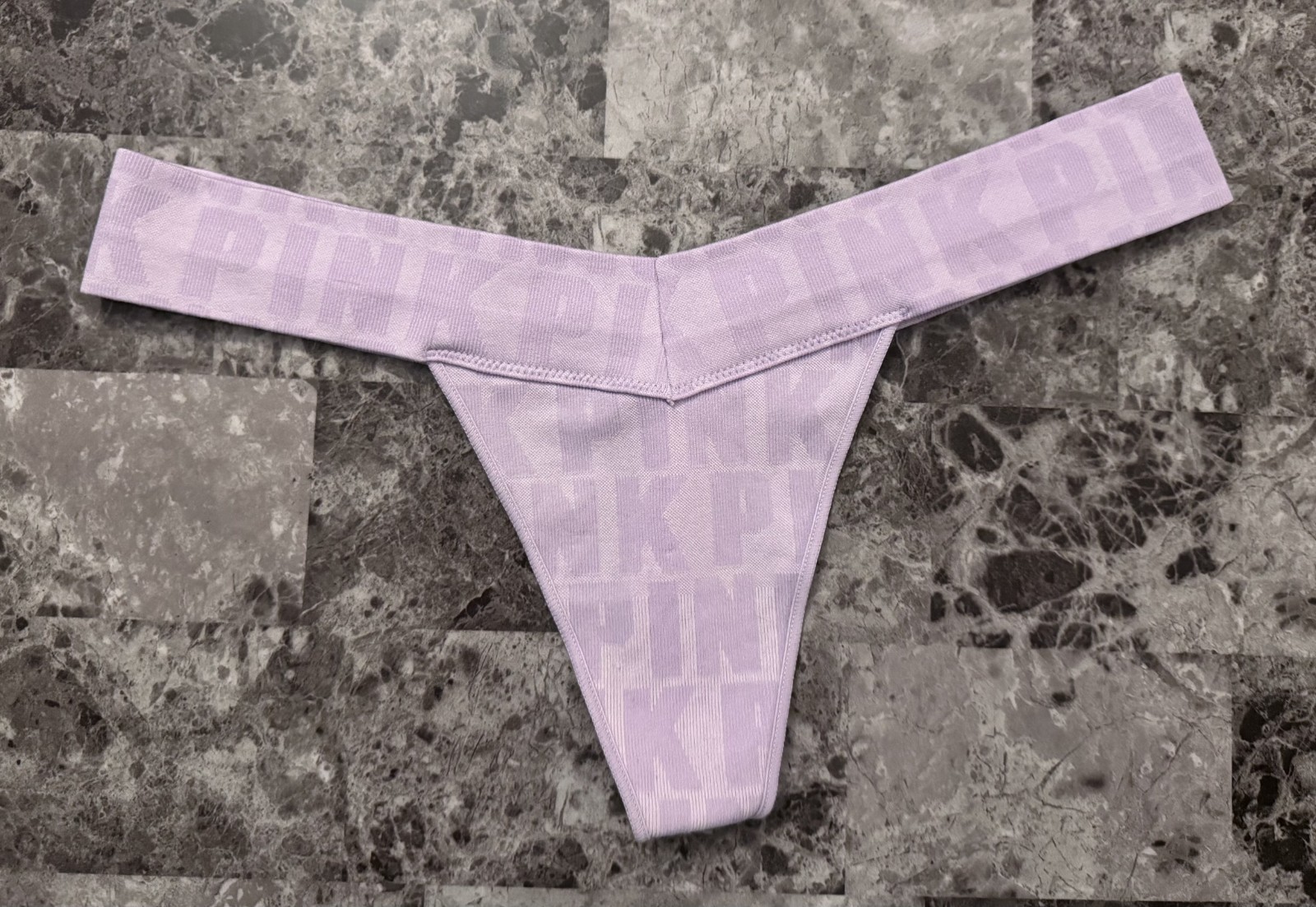 NWT VICTORIA’S SECRET PINK L LAVENDER PURPLE LOGO SEAMLESS RARE THONG PANTIES