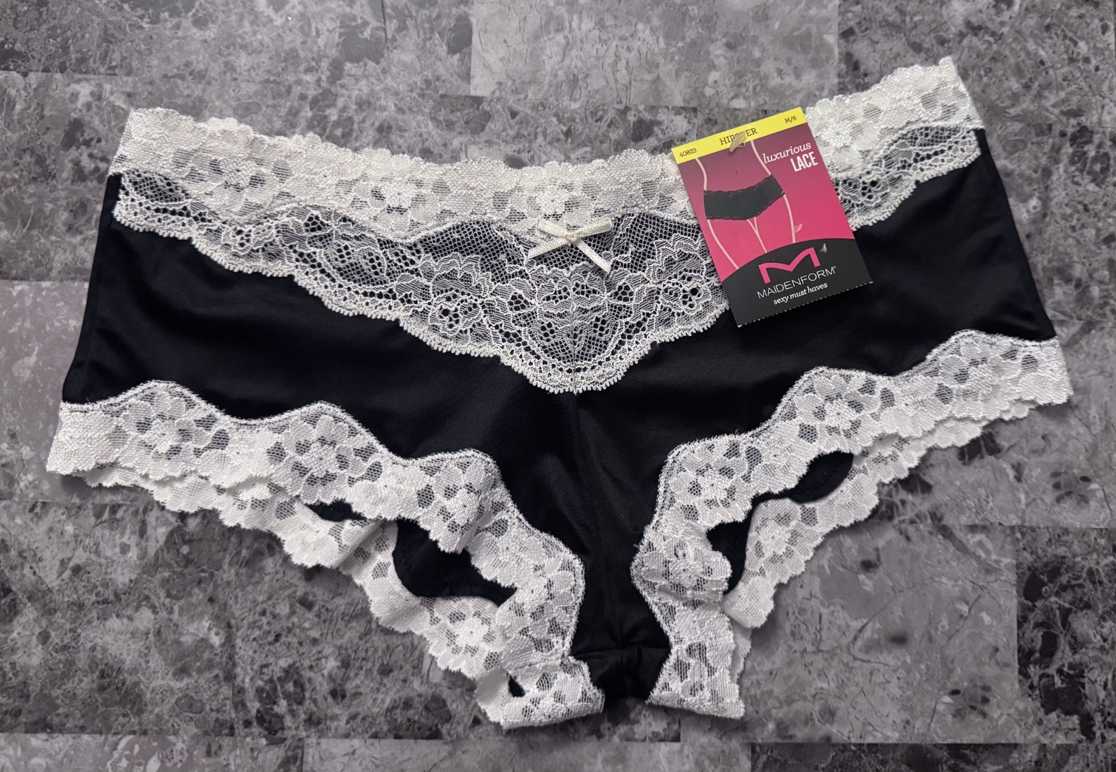NWT MAIDENFORM M BLACK SATIN SMOOTH WHITE FLORAL LACE HIPSTER CHEEKY PANTIES