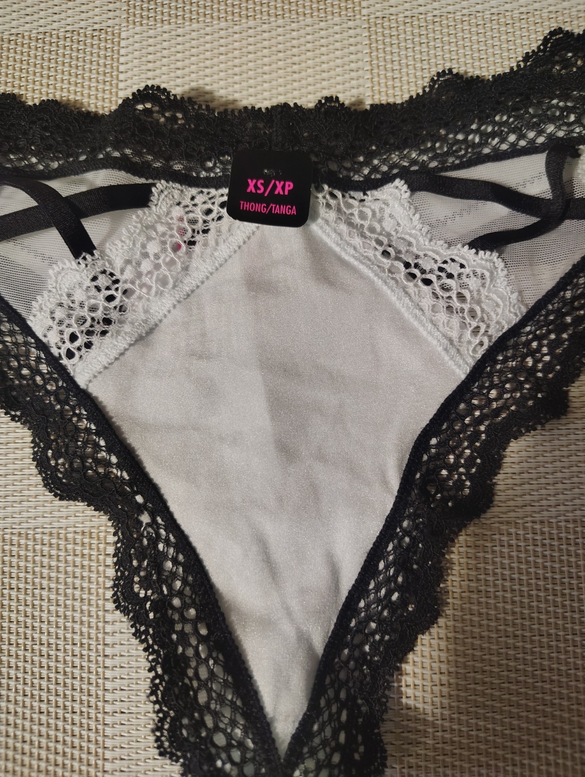 La Senza Thong Sz xs Black & White Low Rise Lace Trim Lightweight Stretch NWT