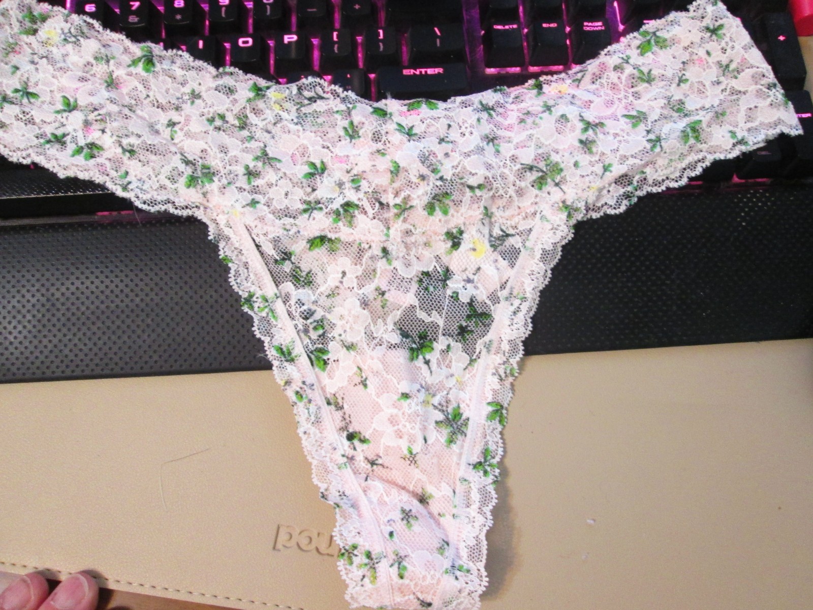 New Victoria’s Secret Lace ✅💲Discounts on 2+💲Thong ✅Size XS,OS,S,M,L✅Lace