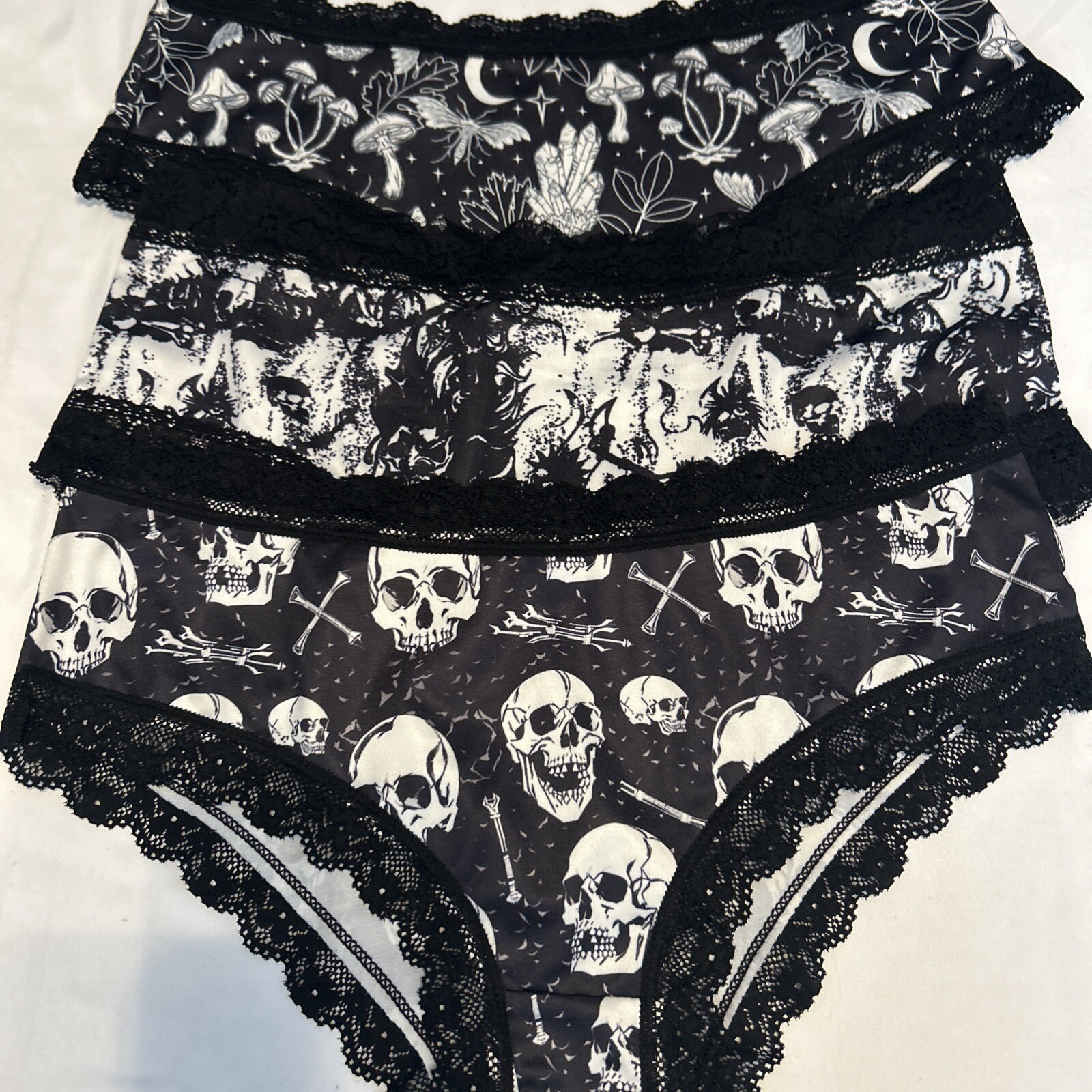 Morvia 3pk lace trim goth Emo panties M skulls stars Moons & Skulls Lingerie