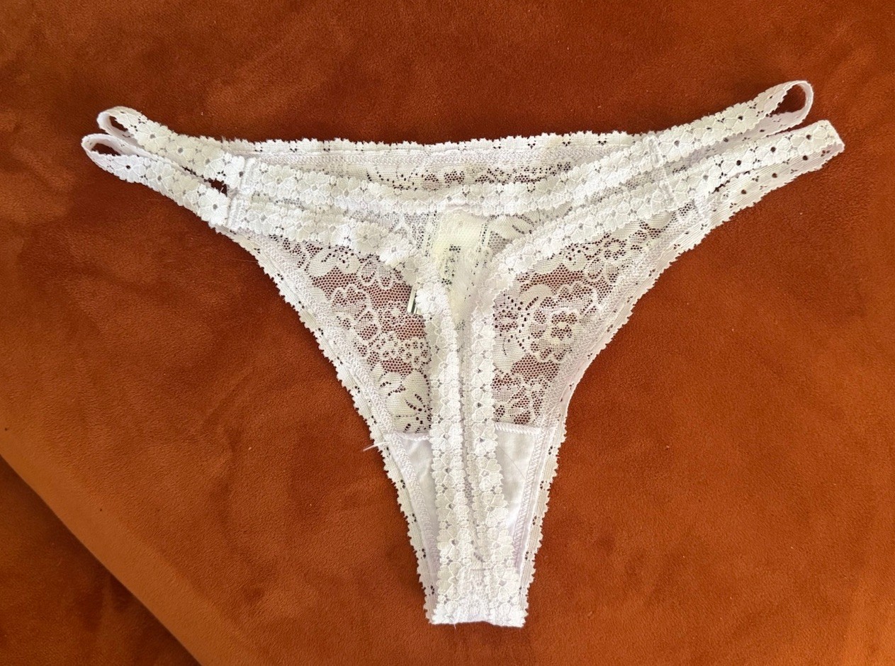 VICTORIA’S SECRET PINK THONG STRING LACE PANTY PURPLE LILAC Lavender MEDIUM NWT