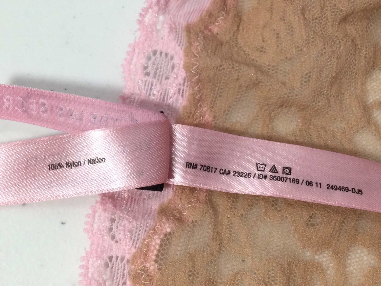 VICTORIA’S SECRET “The Lacie” Beige W/ Pink Trim Cheeky Panties. Sz. Large. NEW.