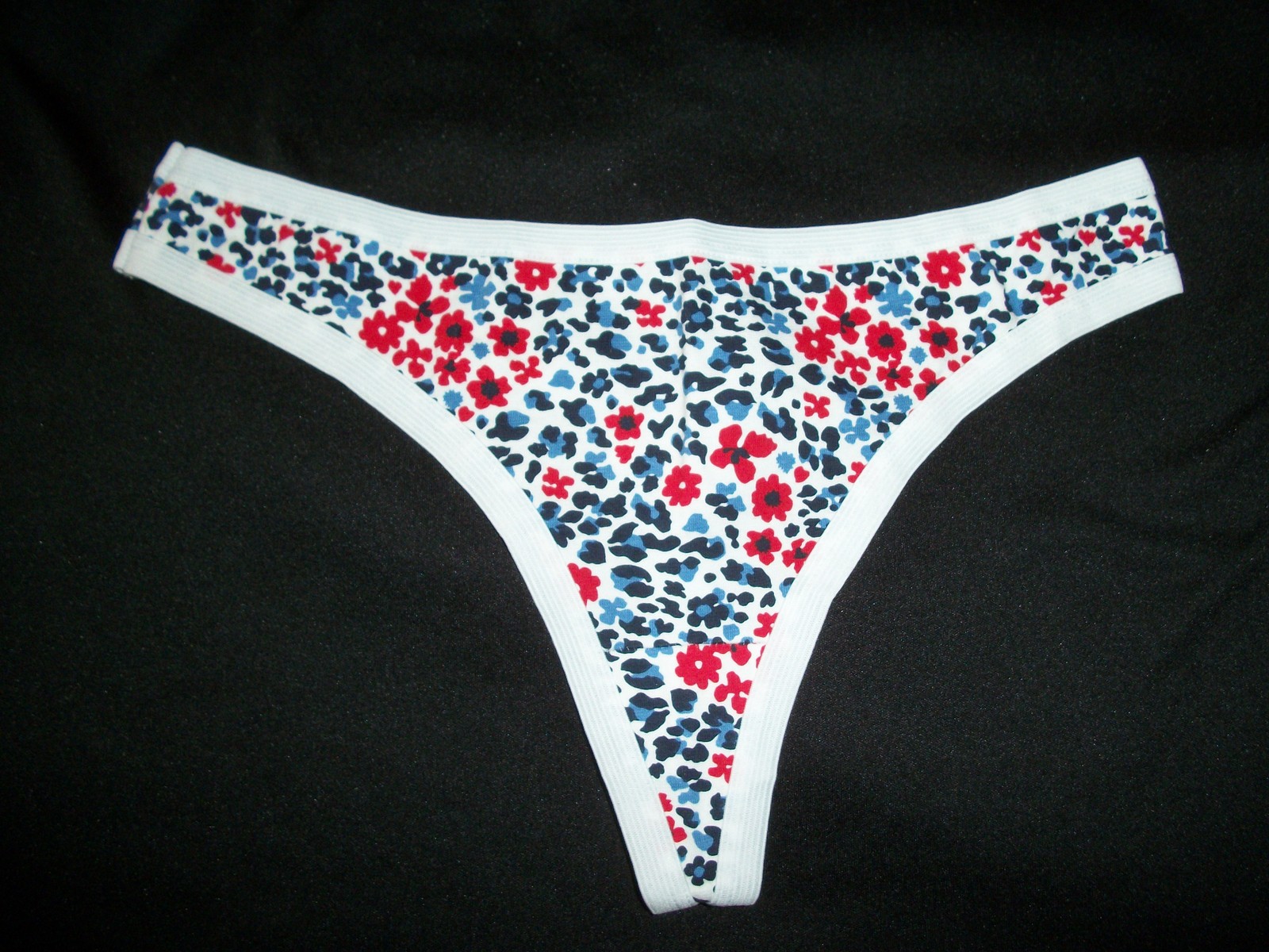 LADIES THONG BRIEF PANTY SIZE 6 / MEDIUM BY ARIZONA WHITE RED BLUE COLOR NWOT