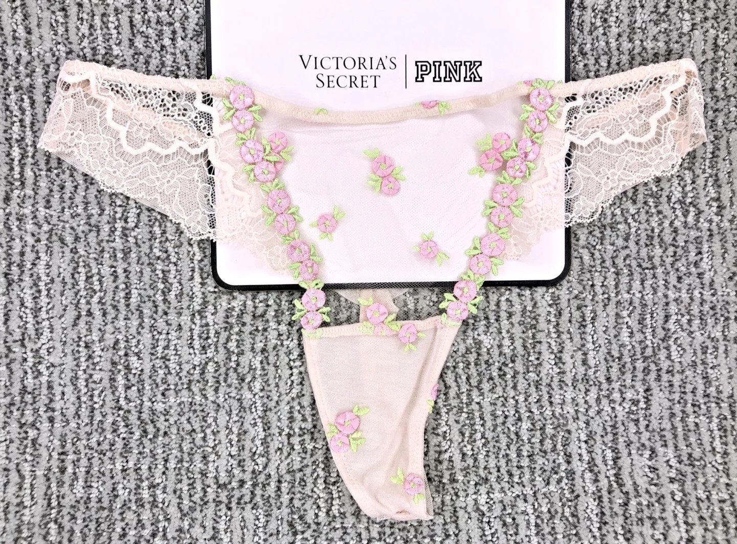 Victoria’s Secret Dream Angels NWT Large Rosebud Embroider Thong Panty Sexy