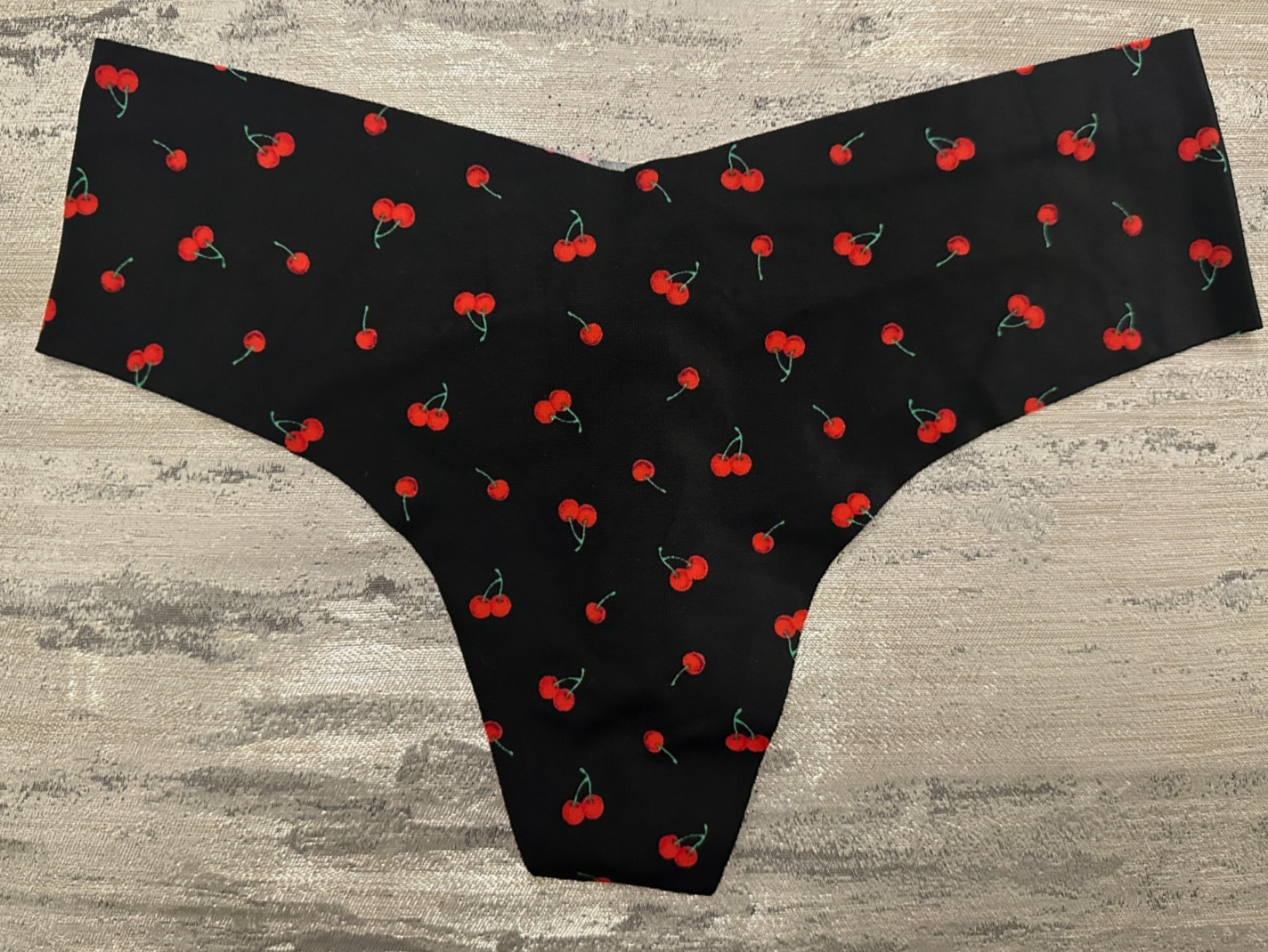 New with tags Victoria’s Secret No Show Low Rise Thong Panty Black Cherries M 🍒
