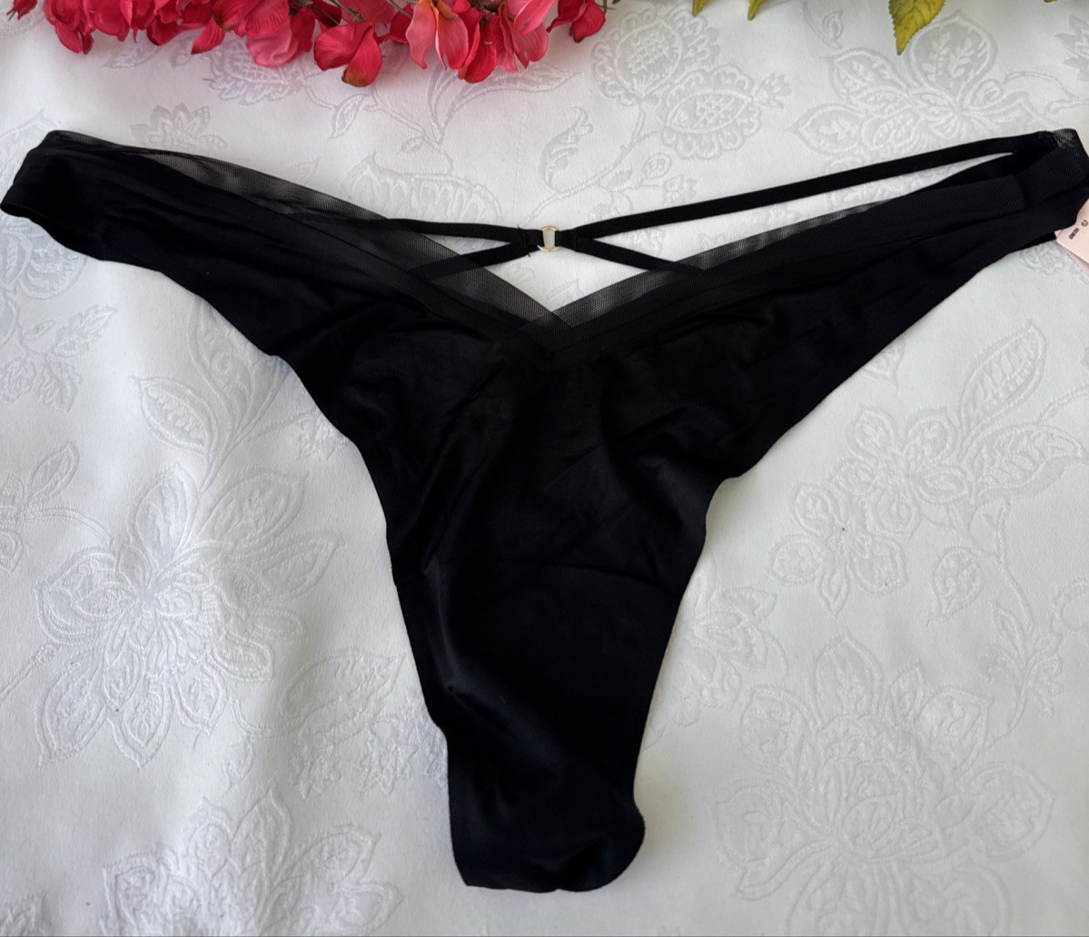 VICTORIA’S SECRET XL BLACK SILKY CUT OUT STRAPPY BACK CHARM CHEEKY PANTIES NWT