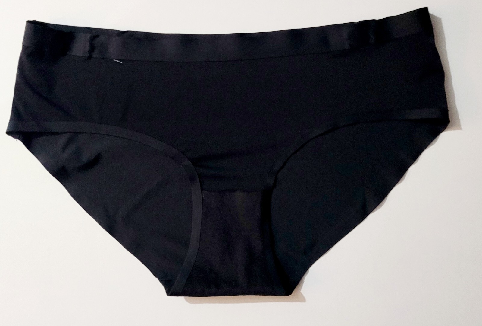 SECRET TREASURES WOMEN’S SEAMLESS HIPSTER PANTIES, 3 Pack Black Bonded Hipsters
