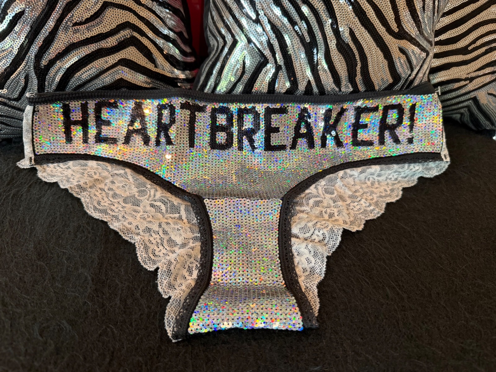 NWT VICTORIA’S SECRET PINK M HEARTBREAKER SEQUIN BLING LACE RARE HIPSTER PANTIES