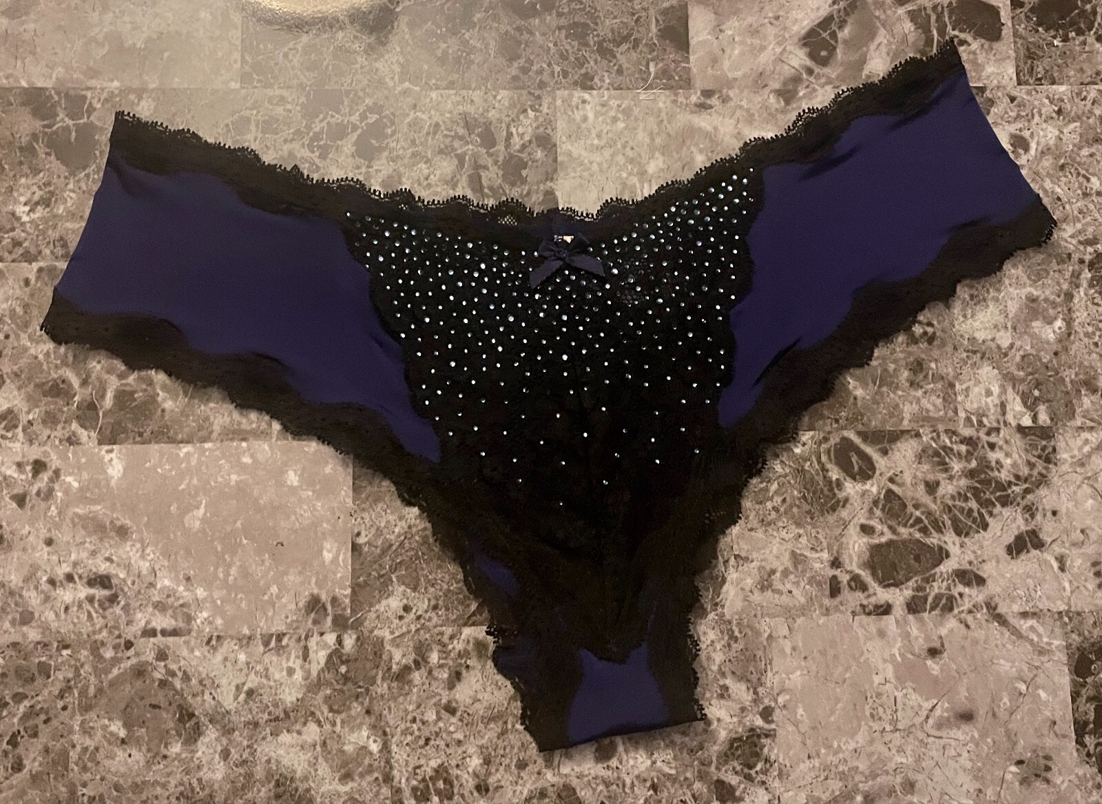 VICTORIA’S SECRET DREAM ANGELS LARGE SMOOTH RHINESTONE LACE RARE CHEEKY PANTIES