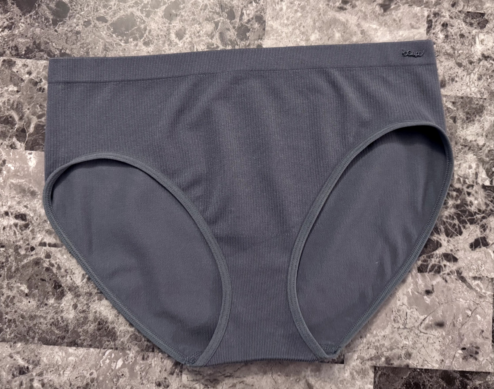 NWOT GAP BODY M GRAY RIBBED STRIPE LOGO HARDWARE STRETCH SEAMLESS BRIEF PANTIES