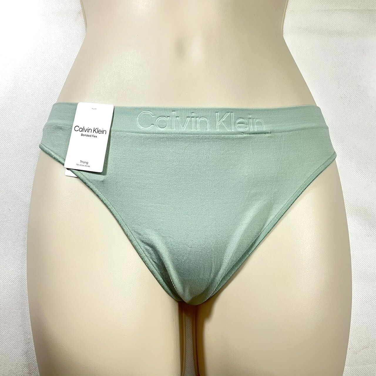 NWT Calvin Klein Women’s S Bonded Flex Thong Underwear QD3958