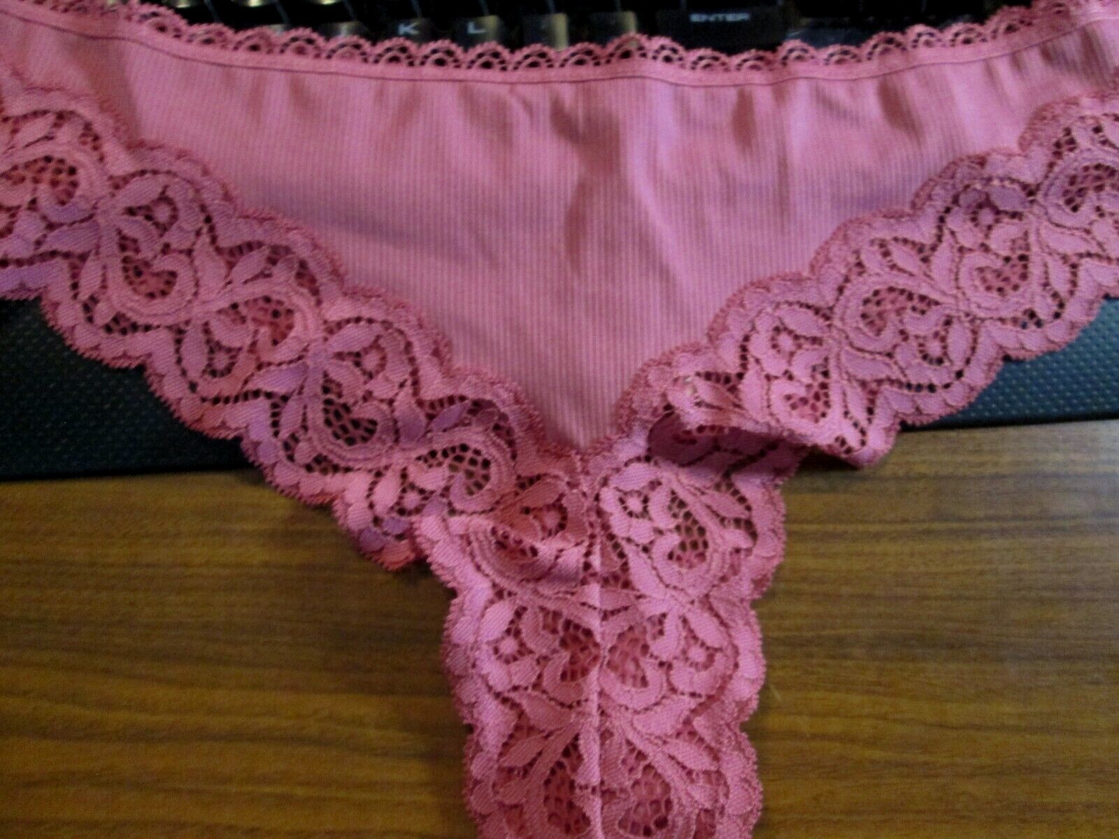 New $16.50 Tag Victoria’s Secret 💖💗Thong 💖XL💔Lady Pink💙