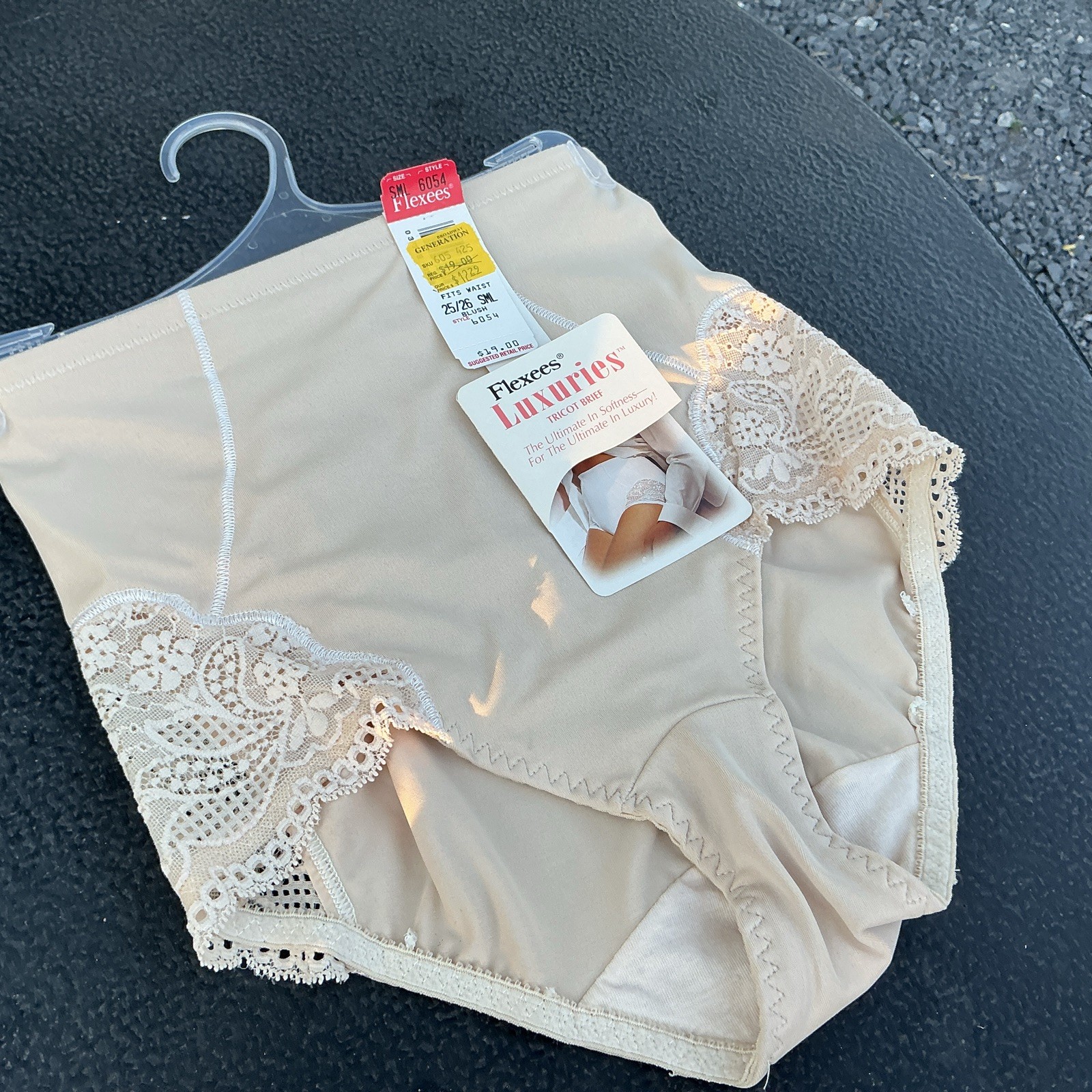 Vintage Sz. S Flexees Luxuries Tricot Tummy Control Brief Style #6054 NWT A41