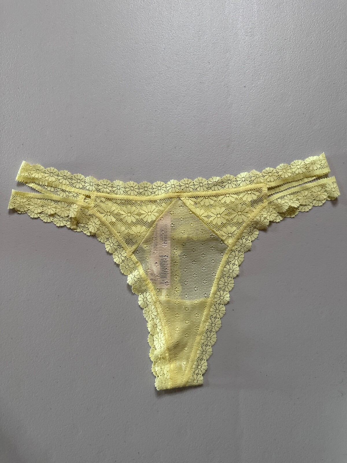 New Victoria’s Secret Underwear Medium Yellow Strappy Lace Flower Thong / String