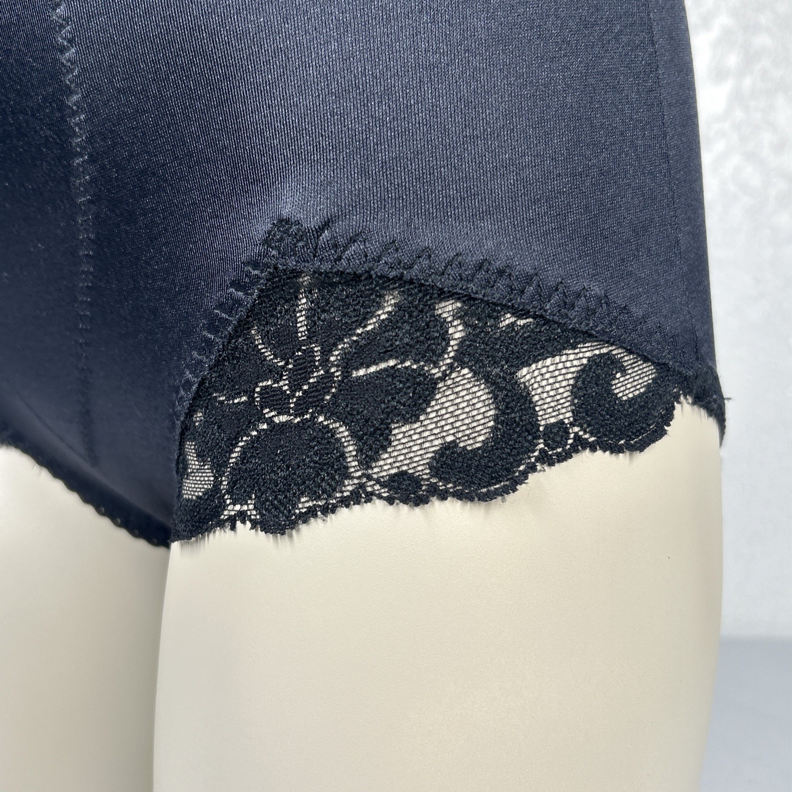 Rago Light Shaping Panty Brief Women’s Size XL/32 Black Style 919 Floral NWT