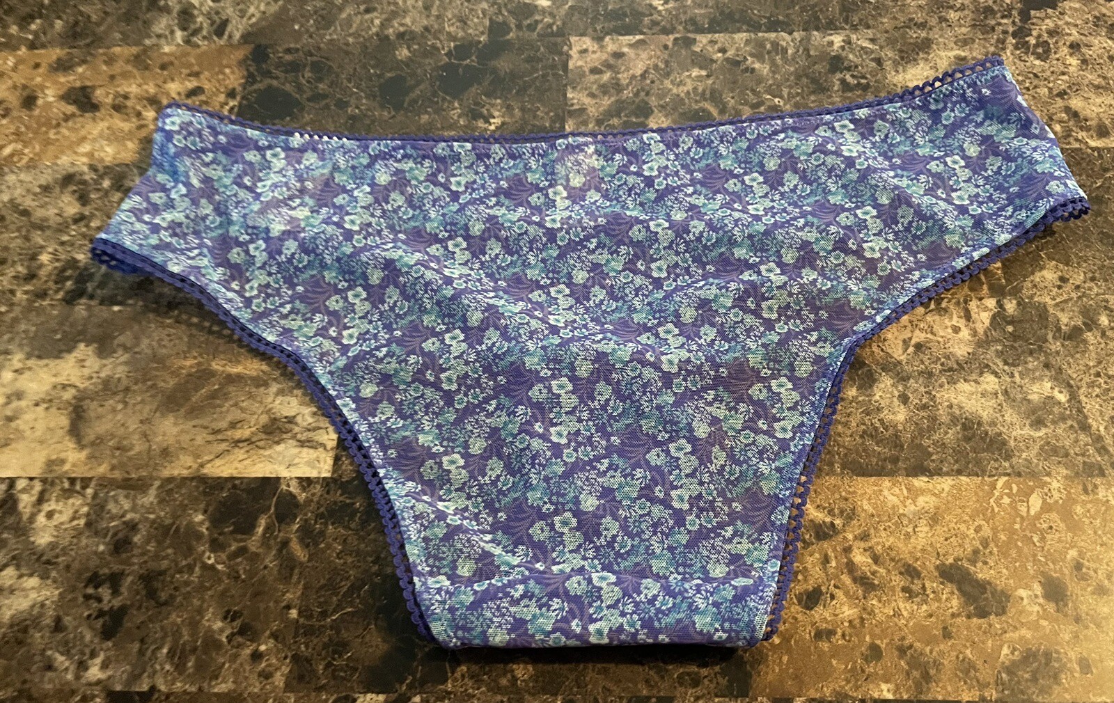 ARIZONA BODY CHEEKY PANTY! BLUE FLORAL ! SIZE LARGE , NEW !