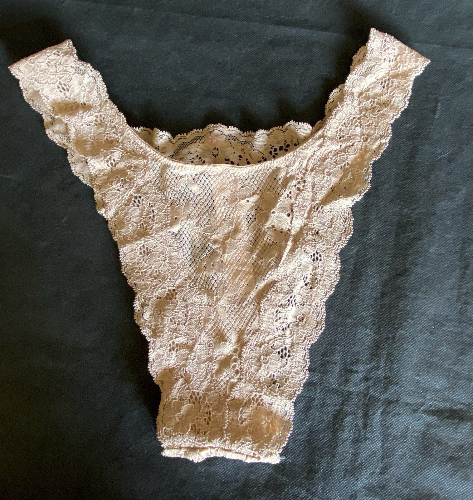 VICTORIA’S SECRET Size M Dream Angel Praline Beige Lace Brazilian Panty