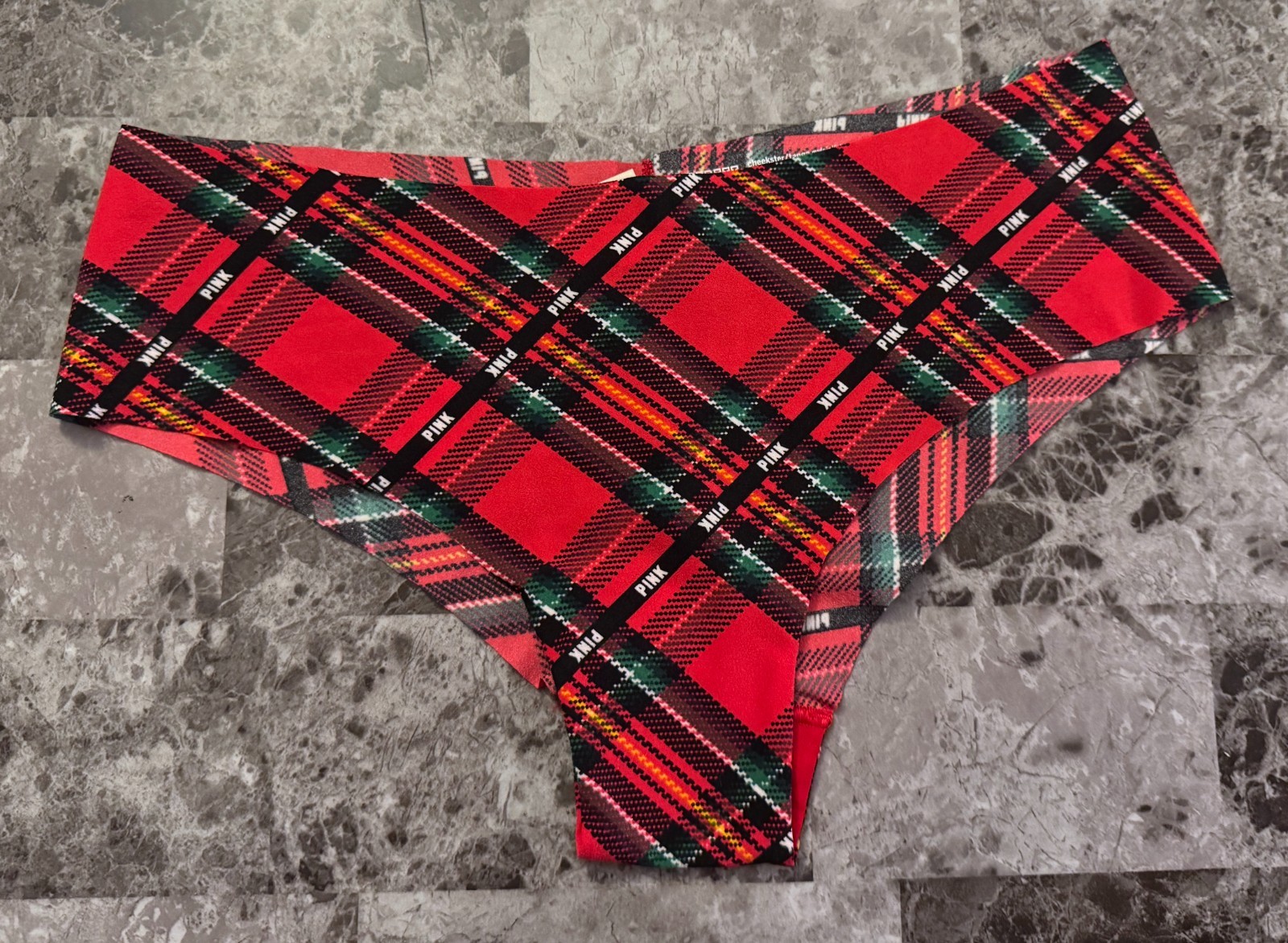 NWT VICTORIA’S SECRET PINK M RED GREEN PLAID LOGO RARE NO SHOW CHEEKSTER PANTIES