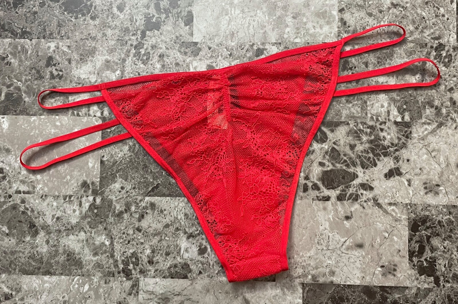 NWT VICTORIA’S SECRET RED FLORAL LACE STRAPPY RUCH BACK RARE ITSY CHEEKY PANTIES