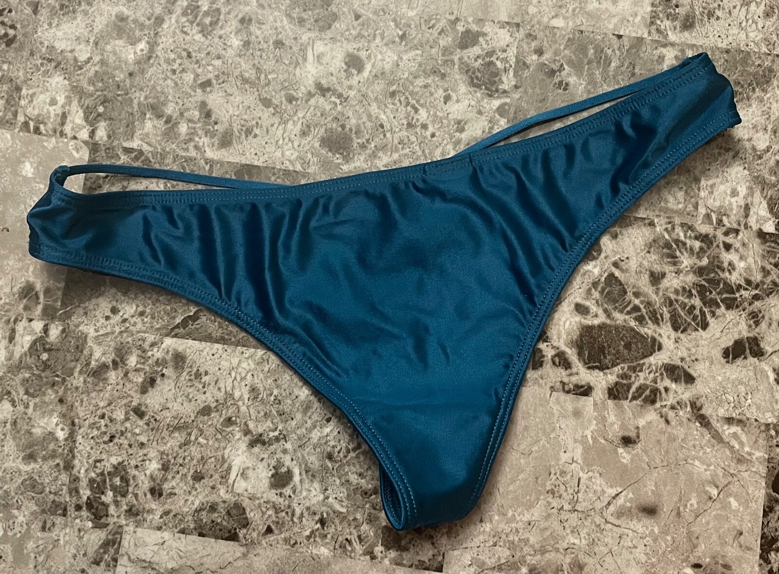 VICTORIA’S SECRET XS SMOOTH TURQUOISE BLUE STRAPPY BACK RARE V STRING PANTIES