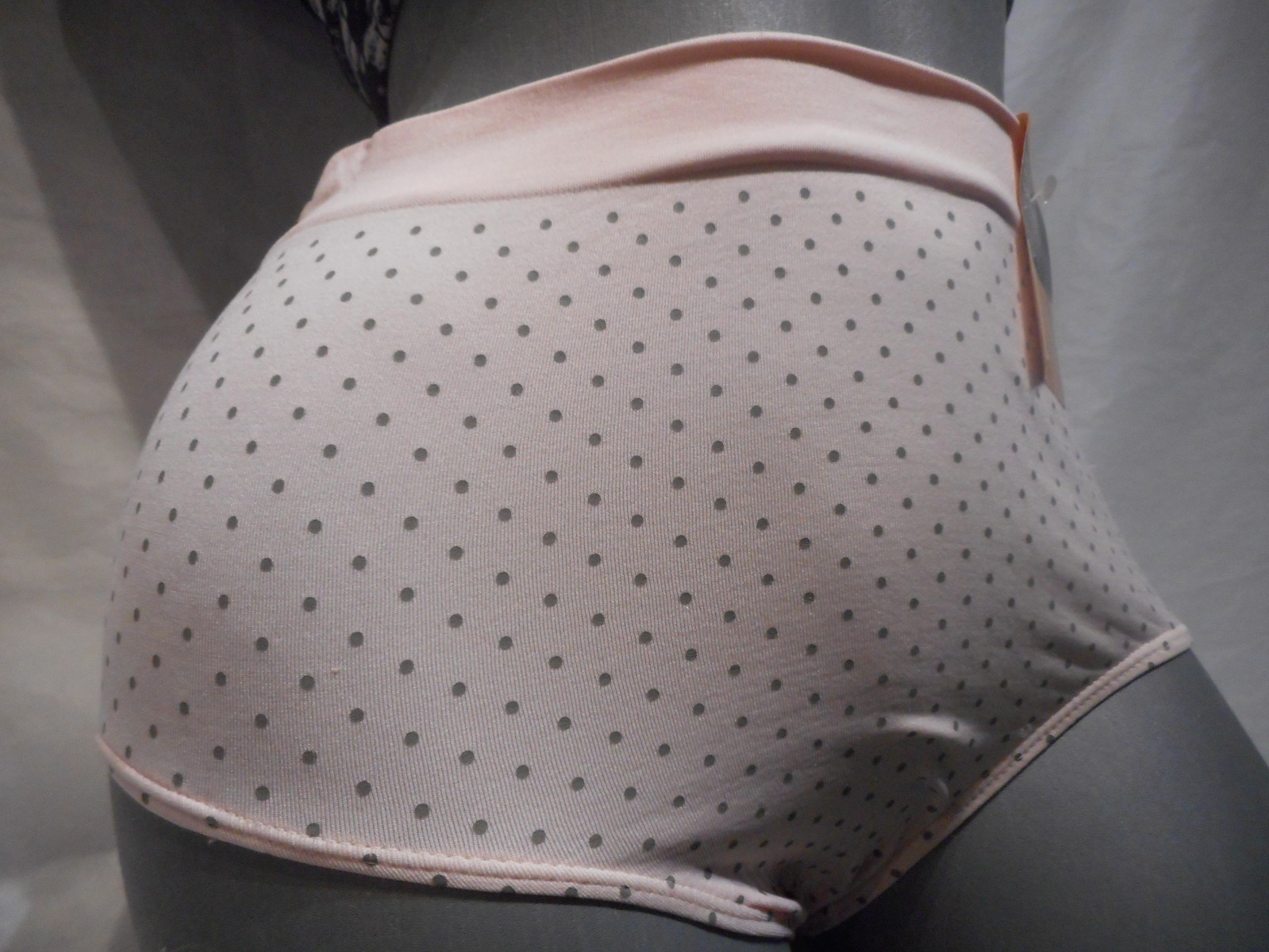 Bali women’s Pink Polk a Dot One Smooth U Brief Panty Large/7