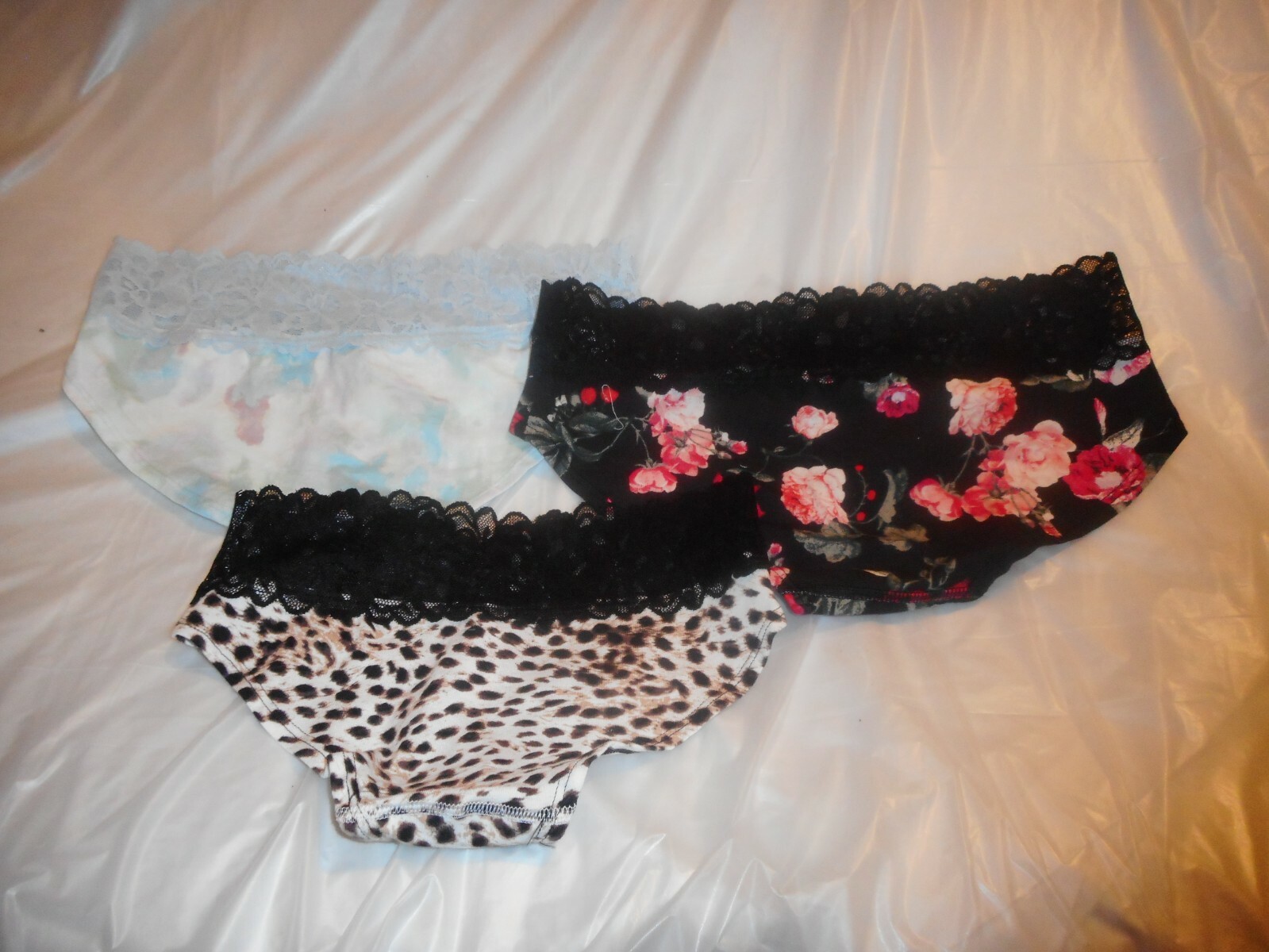 Victoria’s Secret Muti color Hiphugger Hipster Exta Small & Medium