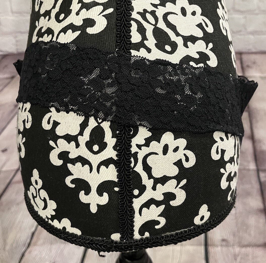 NWT La Senza Women’s Solid Black / Black & Gray Floral Laced Thongs Set Of 2 XL