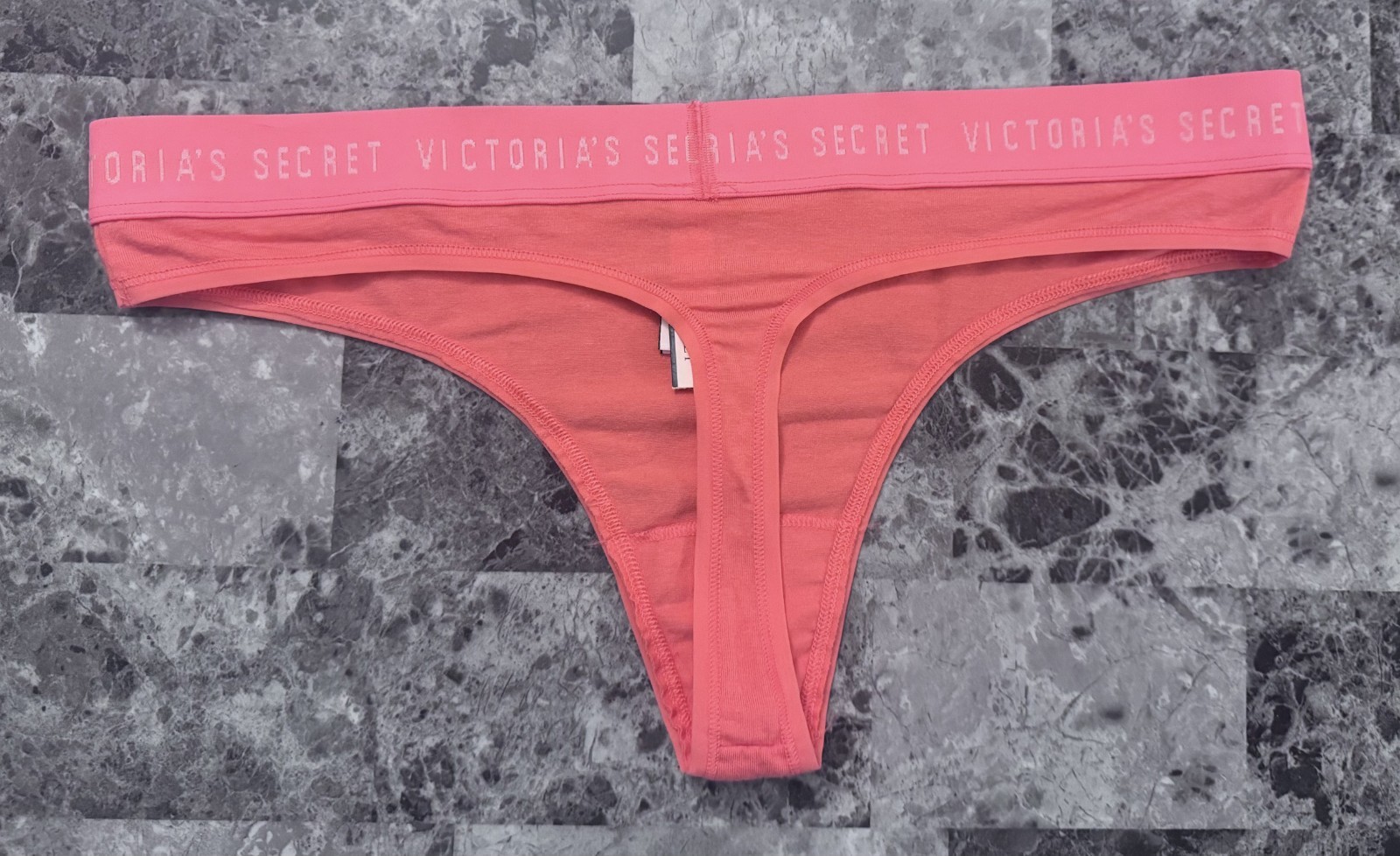 NWT VICTORIA’S SECRET LARGE CORAL SALMON THICK LOGO WAISTBAND RARE THONG PANTIES