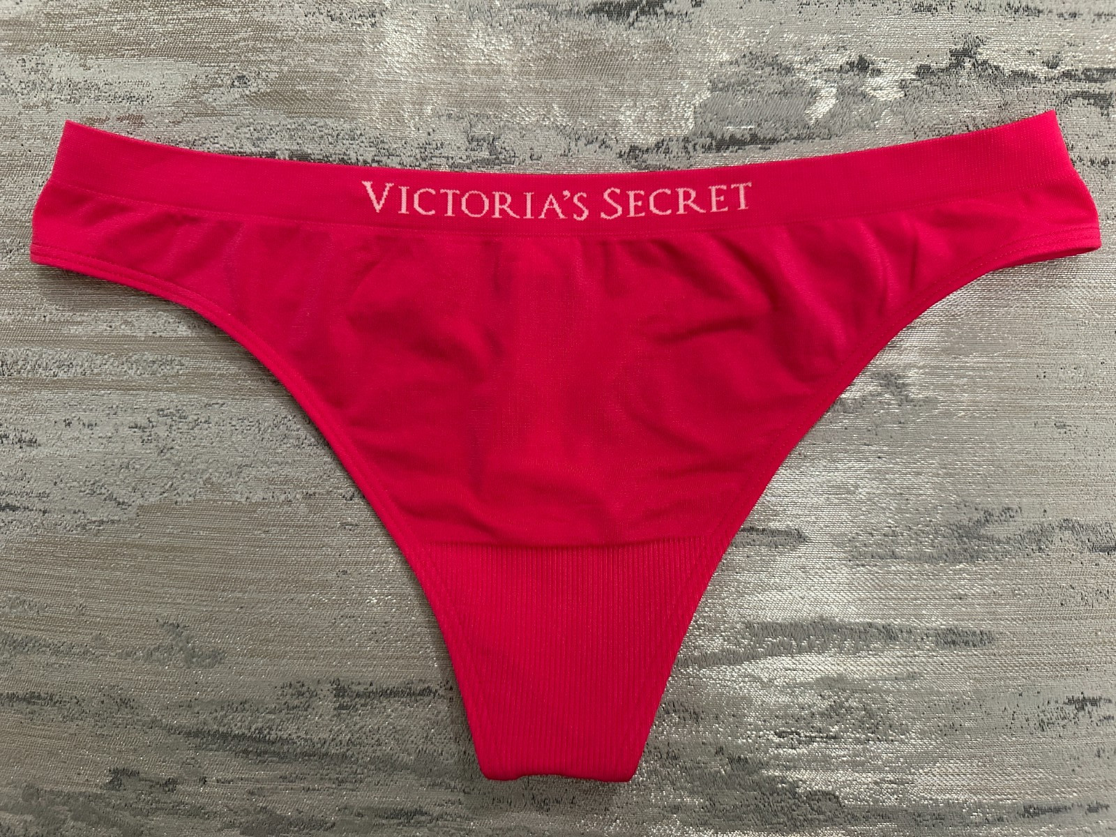 NWT Victoria’s Secret Seamless Thong, Soft and Stretchy Panty Pop Pink Medium 🎀