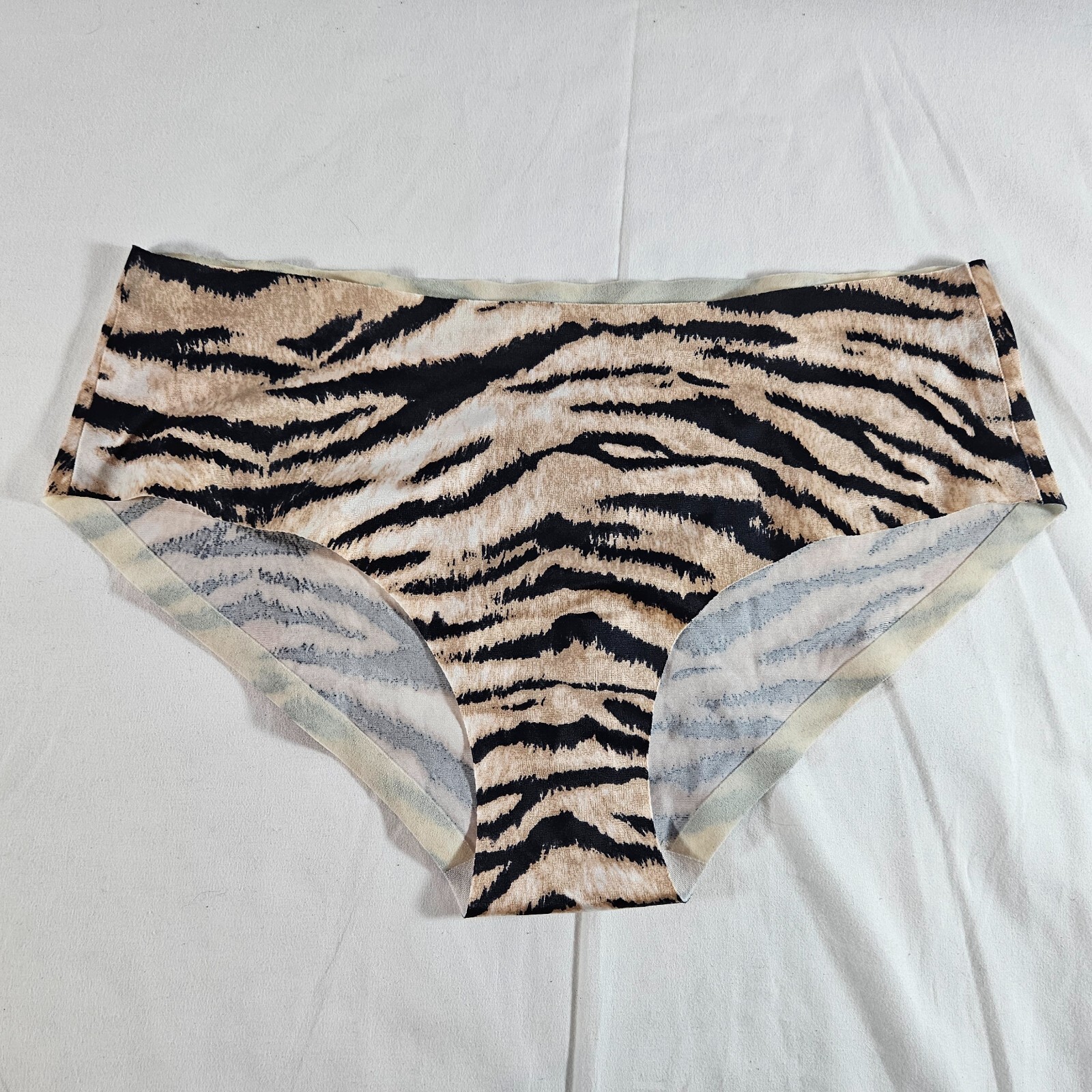Victoria’s Secret No Show Sexy Hiphugger Small Orange Tiger Smooth Satin