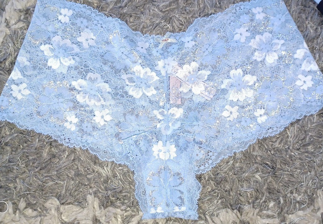 NeW Vs body by VICTORIA 2 tone floral lace shortie panty size medium lt blue