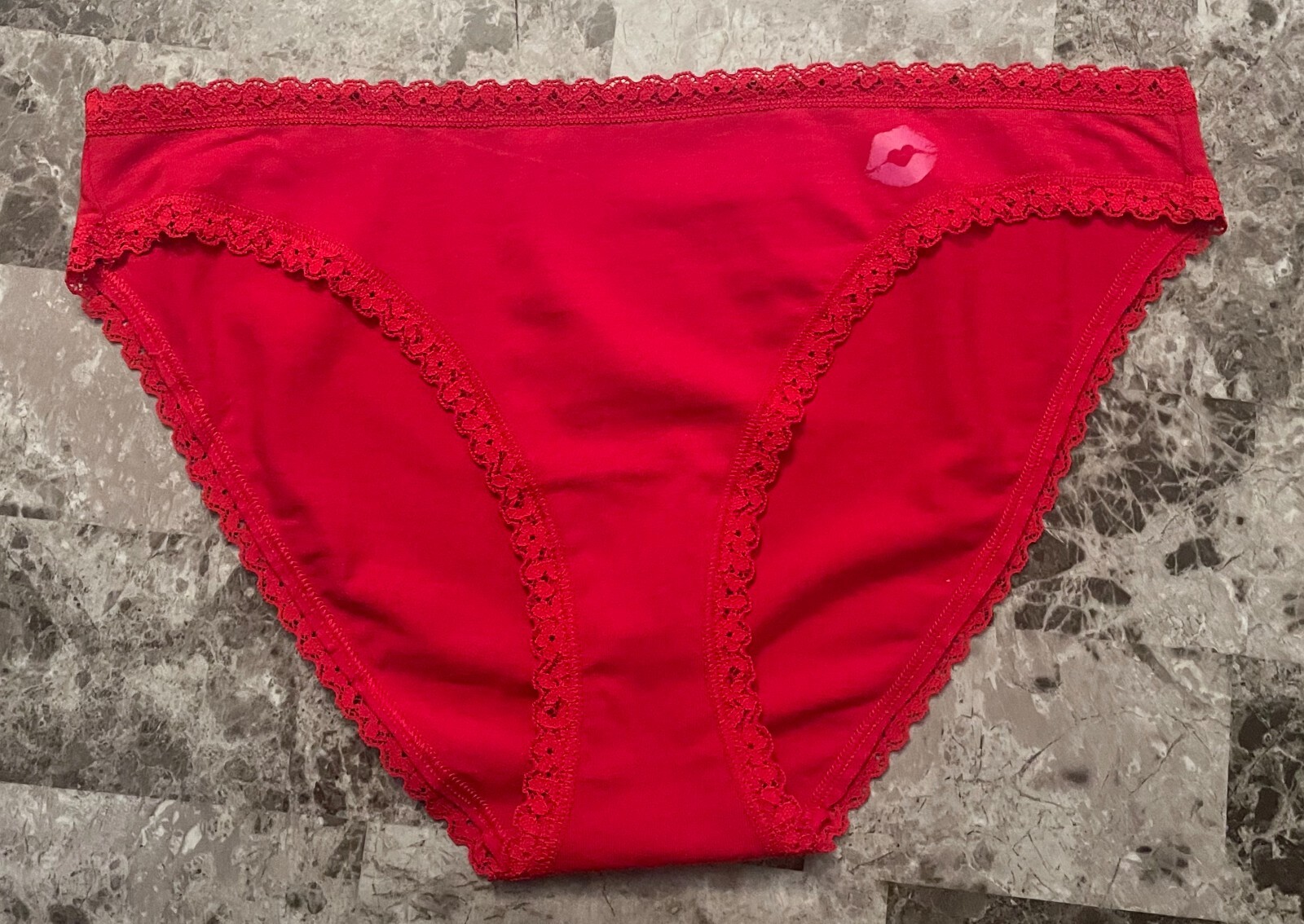 NWOT VICTORIA’S SECRET RED PINK KISS LIPS VALENTINE’S DAY LACE BIKINI PANTIES