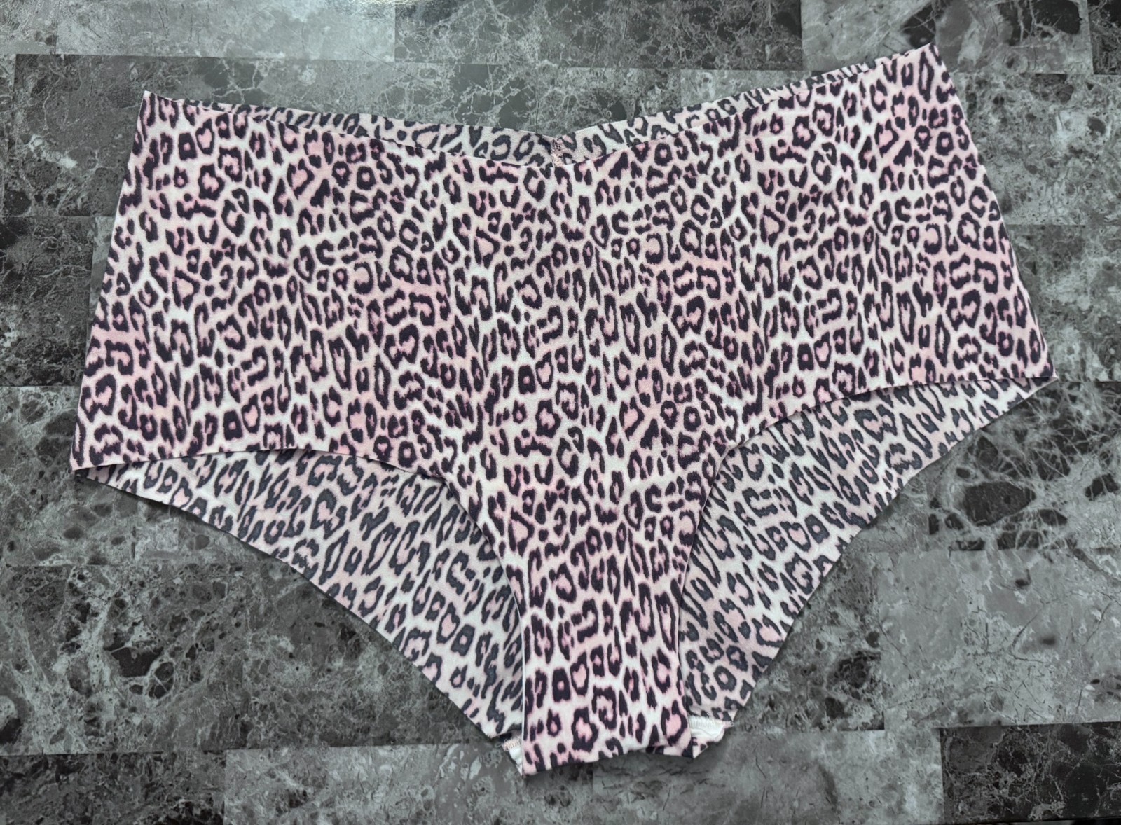 VICTORIA’S SECRET XXL PINK GRAY LEOPARD CHEETAH RAW EDGE NO SHOW CHEEKY PANTIES