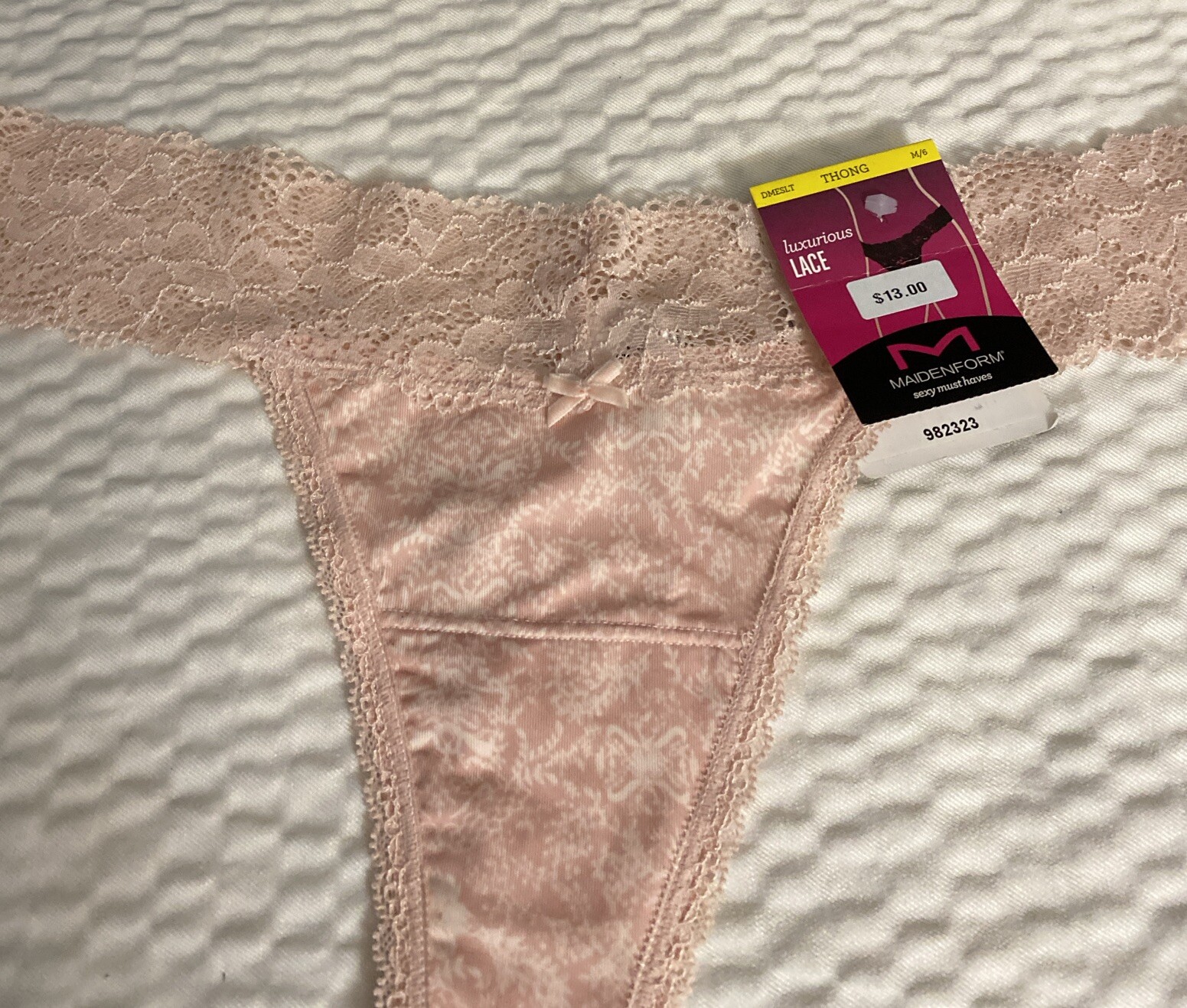 Maidenform Women’s Pink Luxurious Lace Stretch Thong Panty DMESLT Medium 6