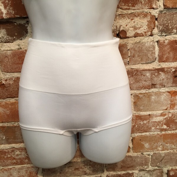 Yummie White Seamless Girlshort Retro Brief Shapewear Wardrobe Essentials NEW