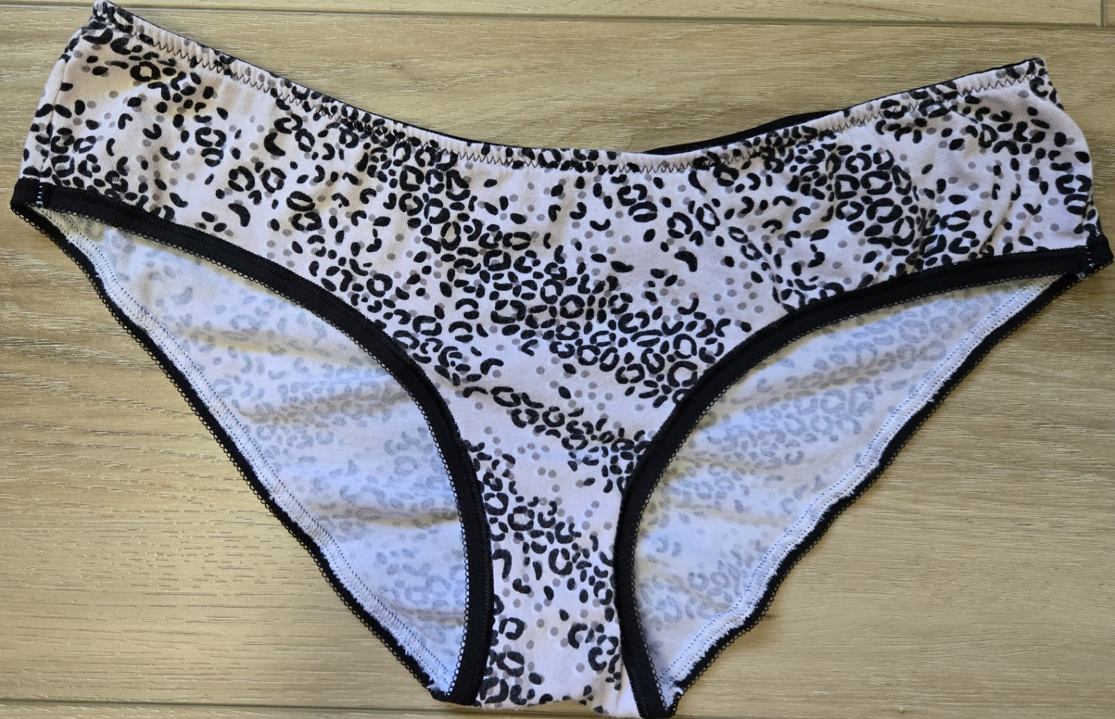 Vintage Victoria’s Secret Animal Cotton Ruched Back Low Hiphugger Panties M