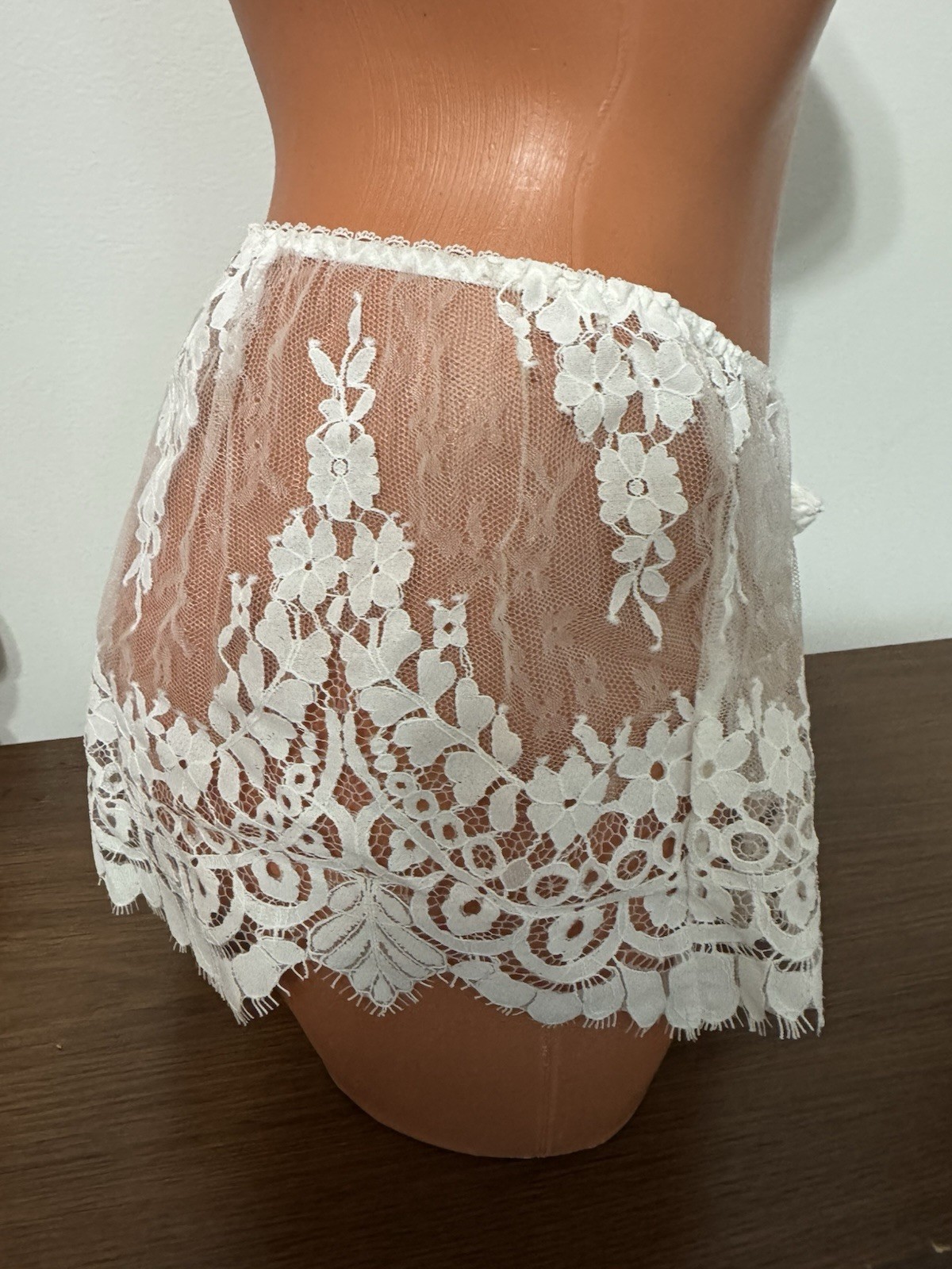 NWT Victoria’s Secret Crochet Lace Off White Boy Shorts Panty, Size Large