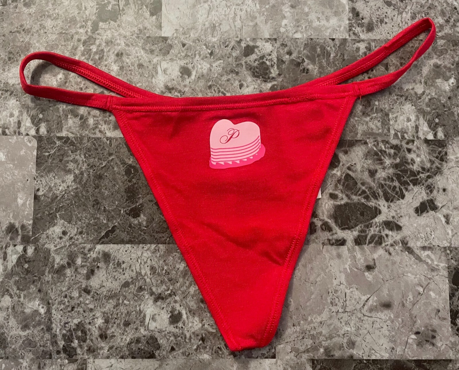 NWT VICTORIA’S SECRET PINK RED HEART CAKE VALENTINE’S DAY V STRING PANTIES