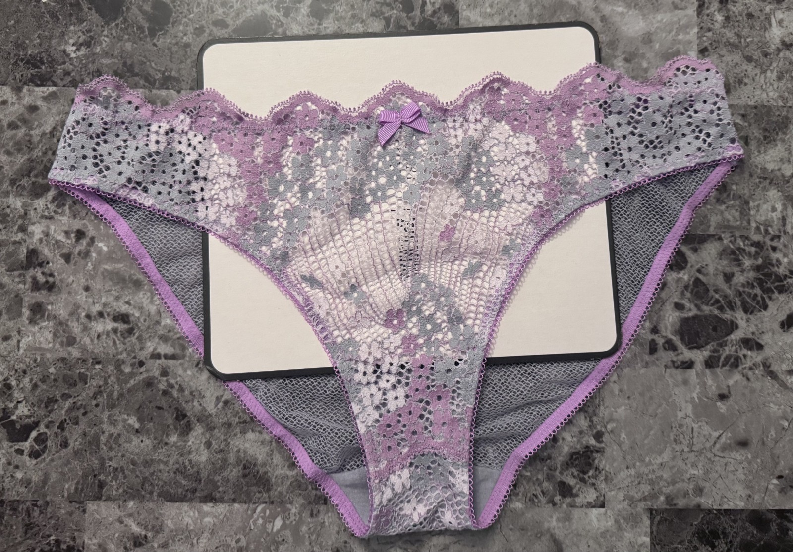 VICTORIA’S SECRET DREAM ANGELS L PURPLE FLORAL LACE NETTED RARE CHEEKINI PANTIES