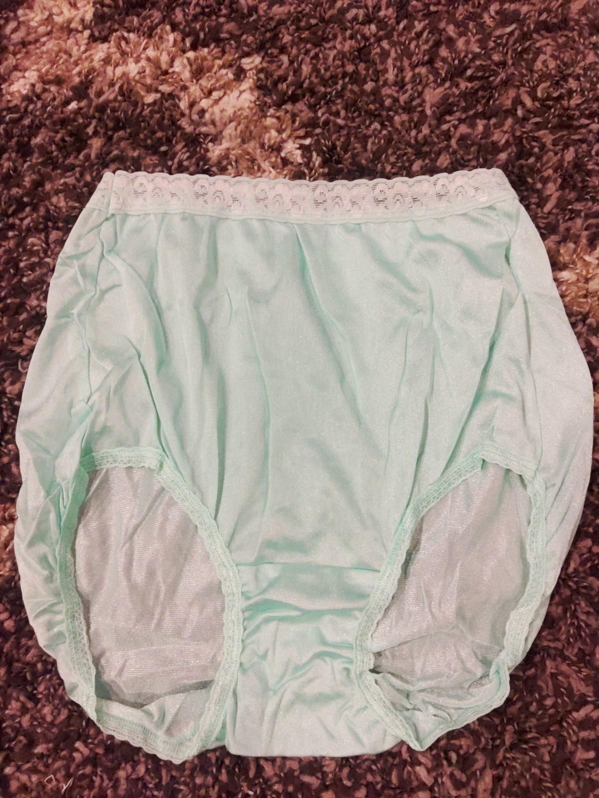 Hanes Size 6 Panties w/Lace 1990’s 100% nylon Silky Soft – Pistachio