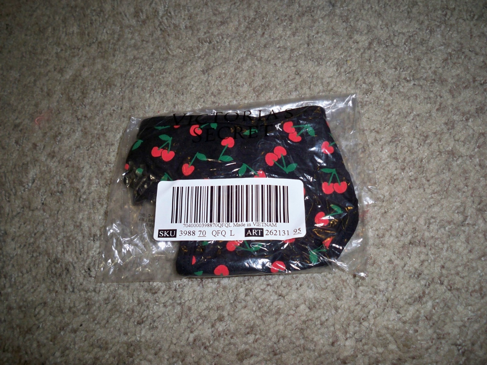 VICTORIAS SECRET THONG BLACK WITH CHERRIES LARGE NEW