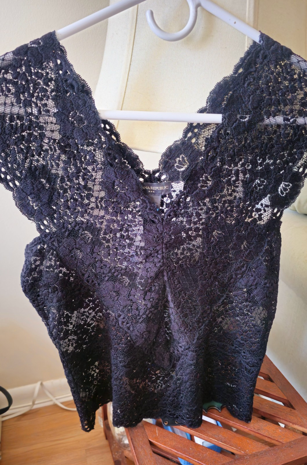 BANANA REPUBLIC WOMAN’S LACEY AND SILKY UNDERGARMENT SIZE M NWOT!