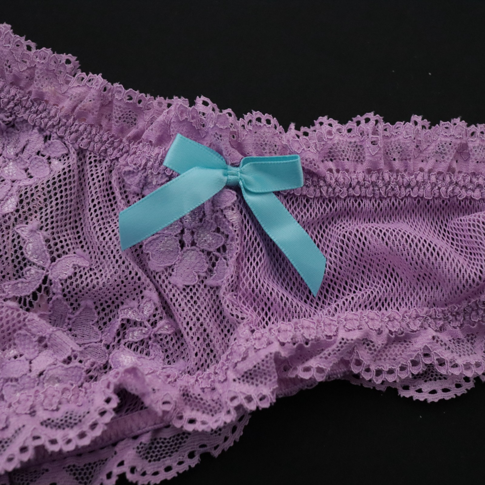 NEW Victoria’s Secret VTG Sexy Little Things Lace Ruffle Frilly Panty SMALL