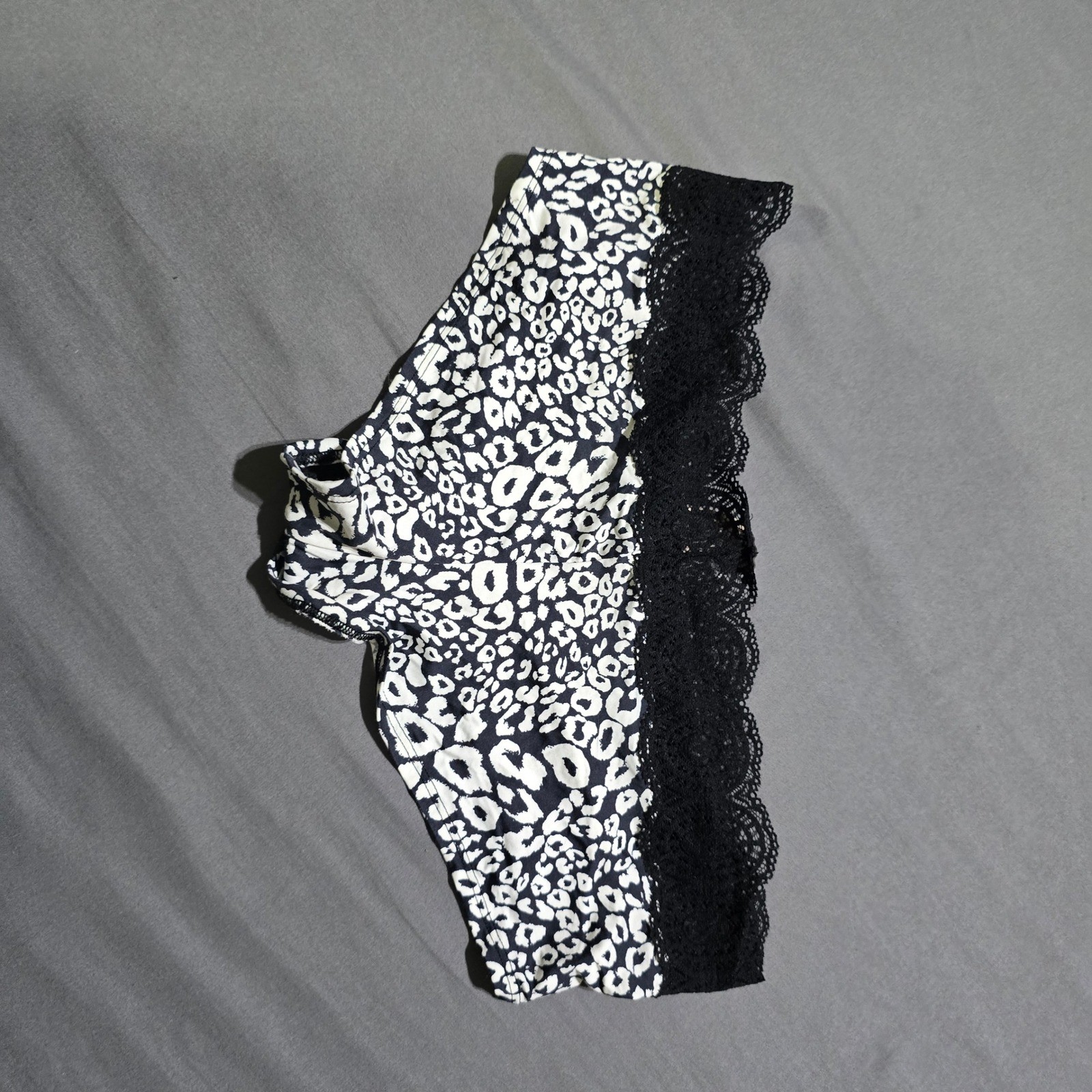 new Victoria’s Secret Panties Women Large Black White Leopard Lace Cheekini