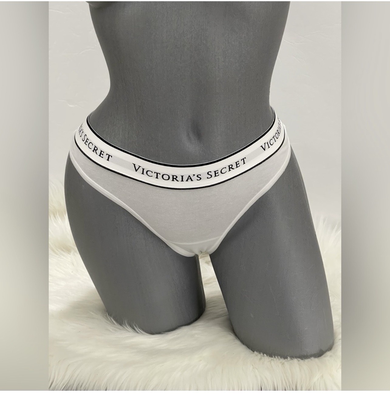 VICTORIAS SECRET COTTON THONG PANTY UNDERWEAR LOGO. NWT