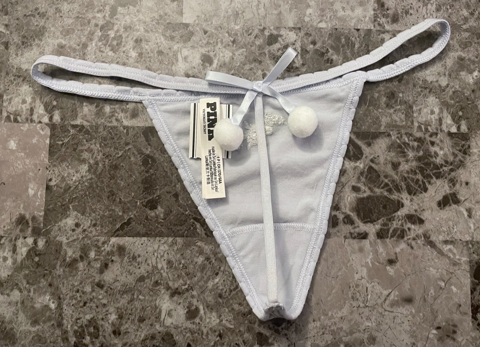 NWT VICTORIA’S SECRET PINK EMBROIDERED SNOWFLAKE POM POM BOW V STRING PANTIES
