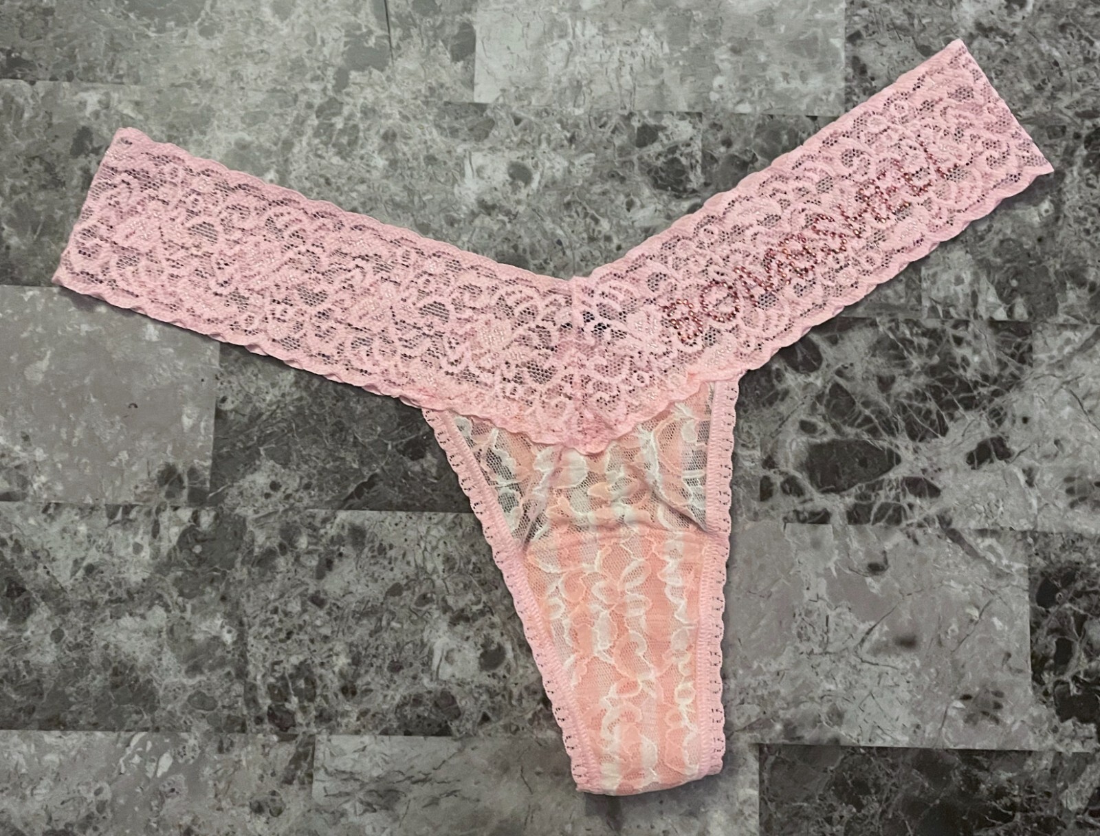 NWOT VICTORIA’S SECRET O/S PINK BOMBSHELL LACE LACIE VINTAGE RARE THONG PANTIES