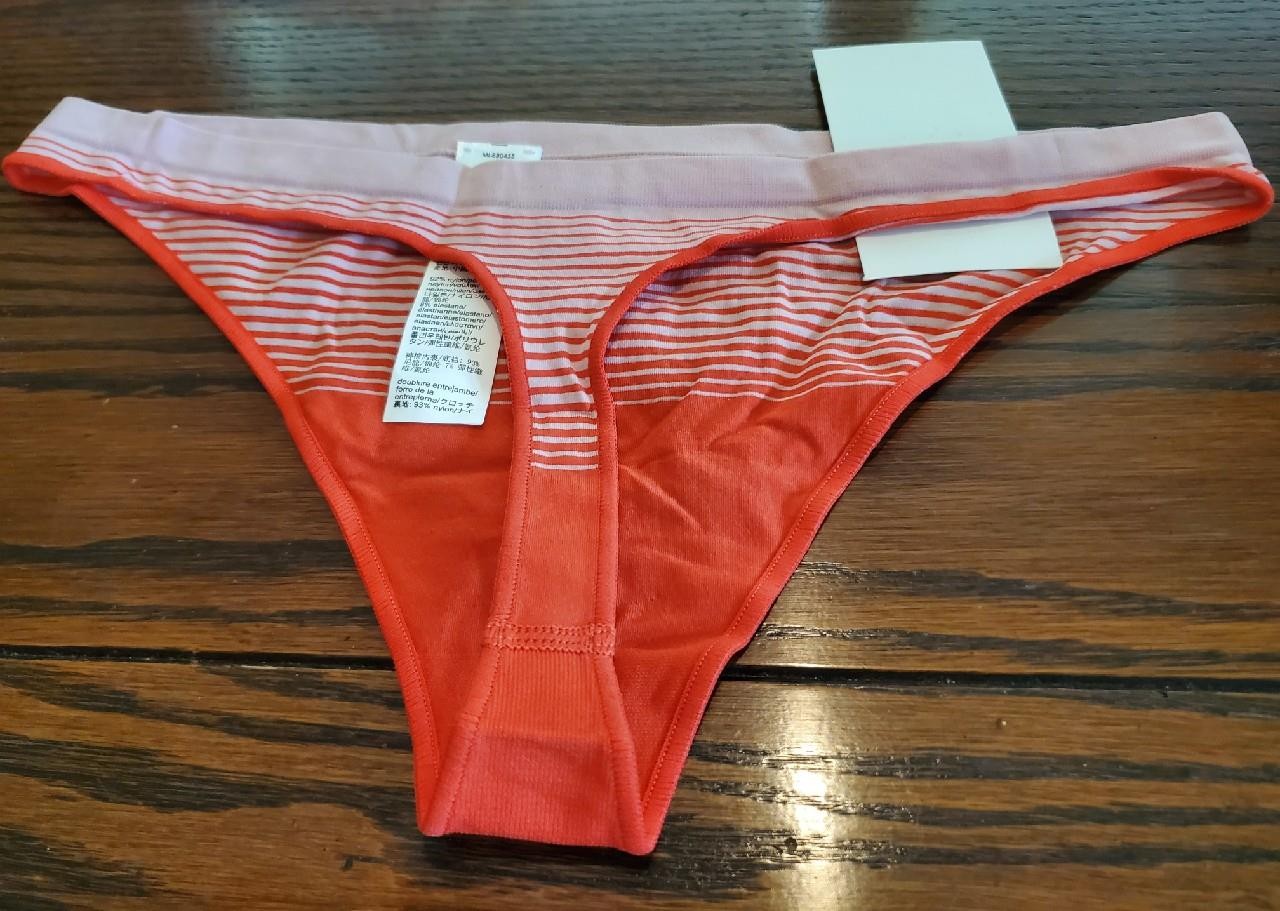 NWT CALVIN KLEIN NYLON ELAST SEAMLESS THONG PANTIES QD3547 684 ORG STRIPE M