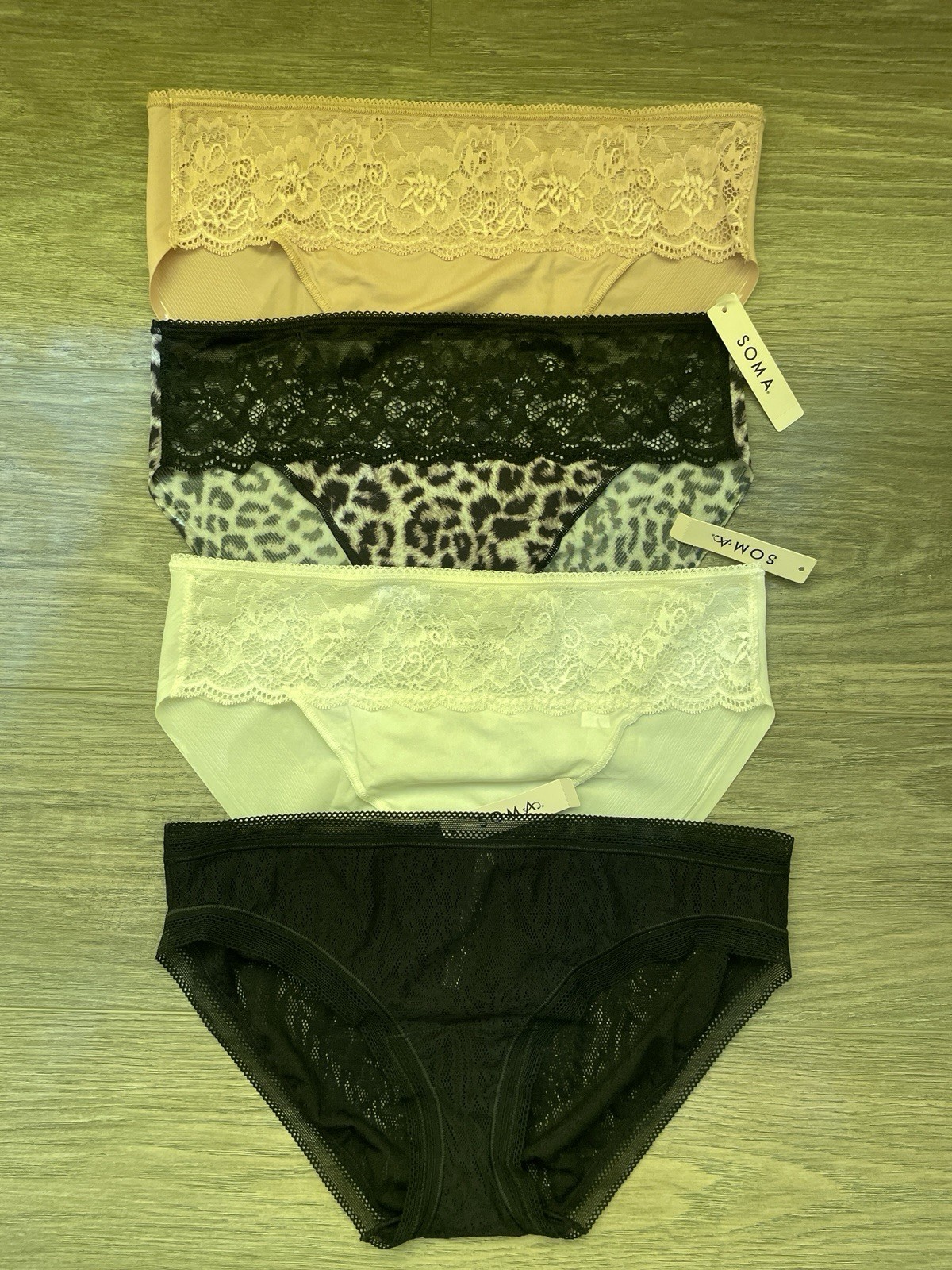 $74 Soma Panty Lot ~4 Pairs ~Medium~ Hipster~ Vanishing Edge~No Show ~NWT❤️